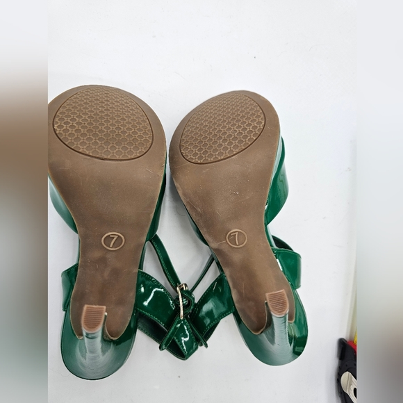 Xhileration Green Faux Patent Leather Platform Open Toed Heels sz 7 NEW - Picture 5 of 6